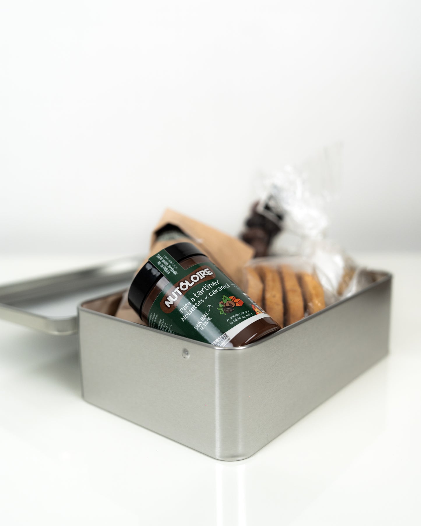 PRECOMMANDE - BOITE L'ETANG DE VIDRIEUX Panier garni boite métal CHOIX 2 (Amandes-Noisettes)