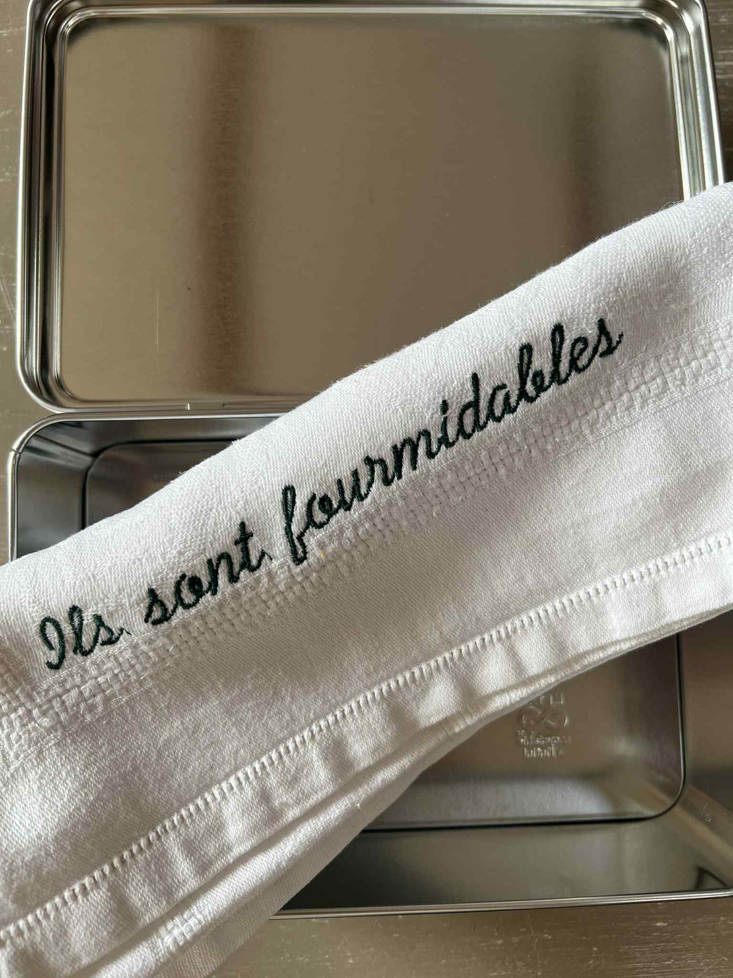 Boite métal Chalmazel + torchon "ils sont fourmidables"