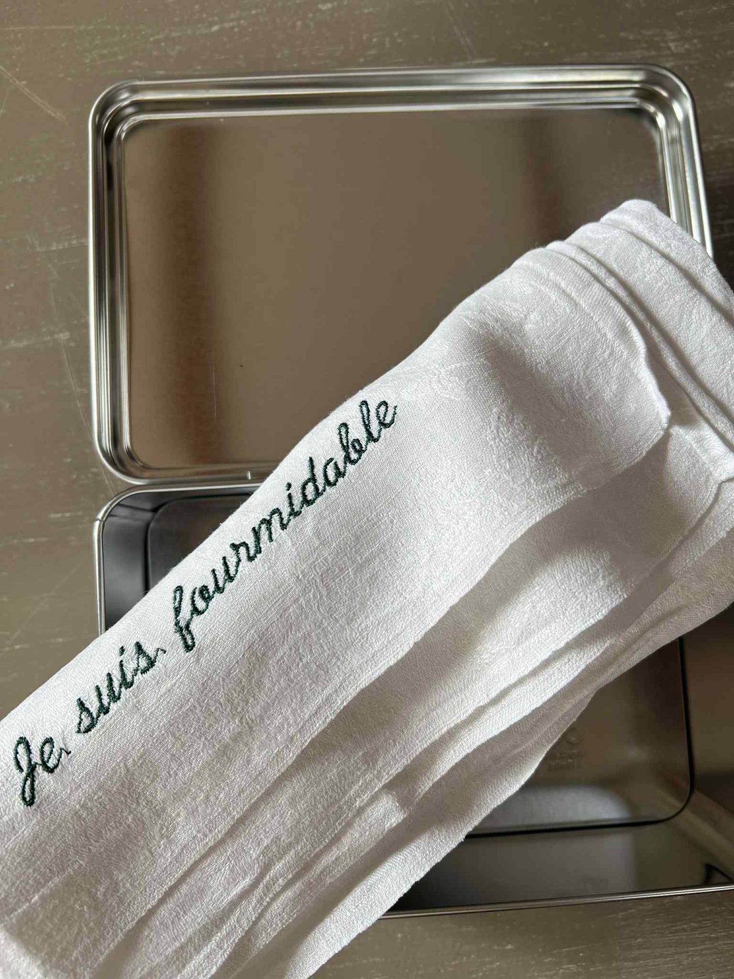 Boite métal l'étang de vidrieux + torchon "Je suis fourmidable "