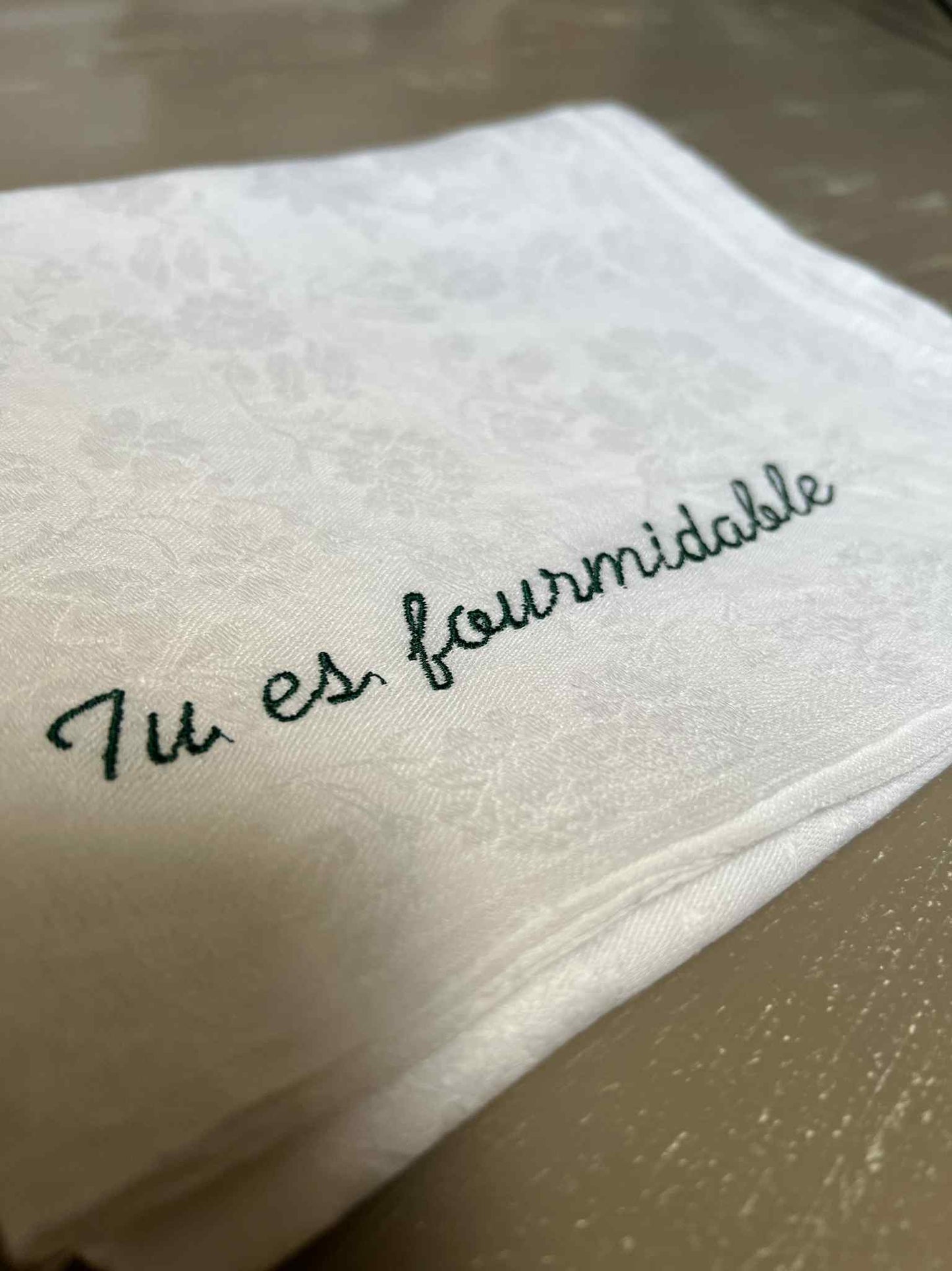 Torchon brodé "Je suis fourmidable à ils sont fourmidables"